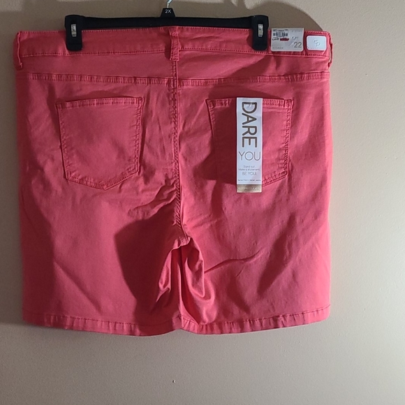 Shorts - Picture 2 of 3